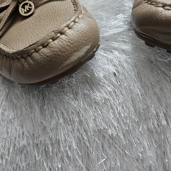 Pre loved authentic Michael Kors loafers - Picture 3 of 10
